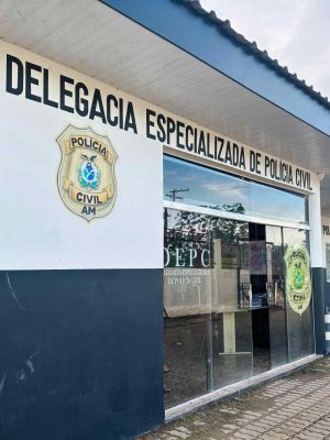 A Polícia Civil do Amazonas (PC-AM), por meio da Delegacia Interativa de Polícia (DIP) de Tefé (a 523 quilômetros de Manaus), com o apoio da Guarda Civil Municipal (GCM), deflagrou, na terça-feira (1º/07), a Operação Interior Mais Seguro, que cumpriu mandado de busca e apreensão e resultou nas prisões em flagrante de Ariel Castilho Lopes, 29; Eukson Pantoja Barbosa, 34; e Kevyn Rodrigues dos Santos, 23, pelo crime de tráfico de drogas.