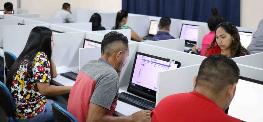 A Secretaria de Estado de Educação e Desporto Escolar abre, nesta segunda-feira (15), o período de inscrições para a realização do Provão Eletrônico voltado para municípios do interior do Amazonas. Nesta etapa, participarão do certame os estudantes das cidades de Codajás, Tabatinga, Tefé, Presidente Figueiredo e Parintins (distantes 240, 1.108, 523, 117 e 369 quilômetros de Manaus, respectivamente). As inscrições seguem até sexta-feira (19).