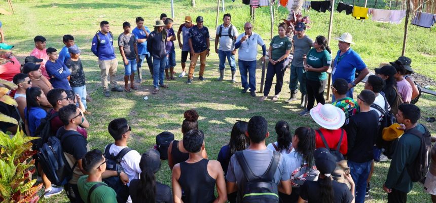 O projeto Entre Águas Amazônicas, desenvolvido em parceria entre o Instituto Nacional de Pesquisas da Amazônia (INPA) e o Instituto Mamirauá, realizou a 1ª Oficina de Capacitação em Agricultura Orgânica voltada a produtores familiares e estudantes do Centro Vocacional Tecnológico (CVT) do Mamirauá, no município de Tefé, região do Médio Solimões.